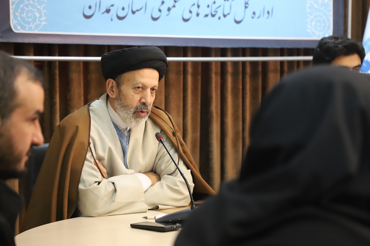 توجه به کتابخوانی، گام اول برای حل مشکلات جامعه است