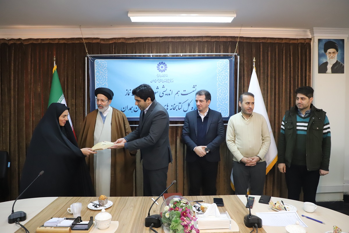 توجه به کتابخوانی، گام اول برای حل مشکلات جامعه است