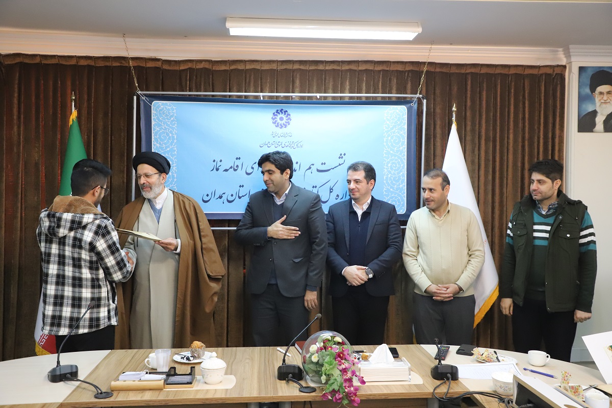 توجه به کتابخوانی، گام اول برای حل مشکلات جامعه است