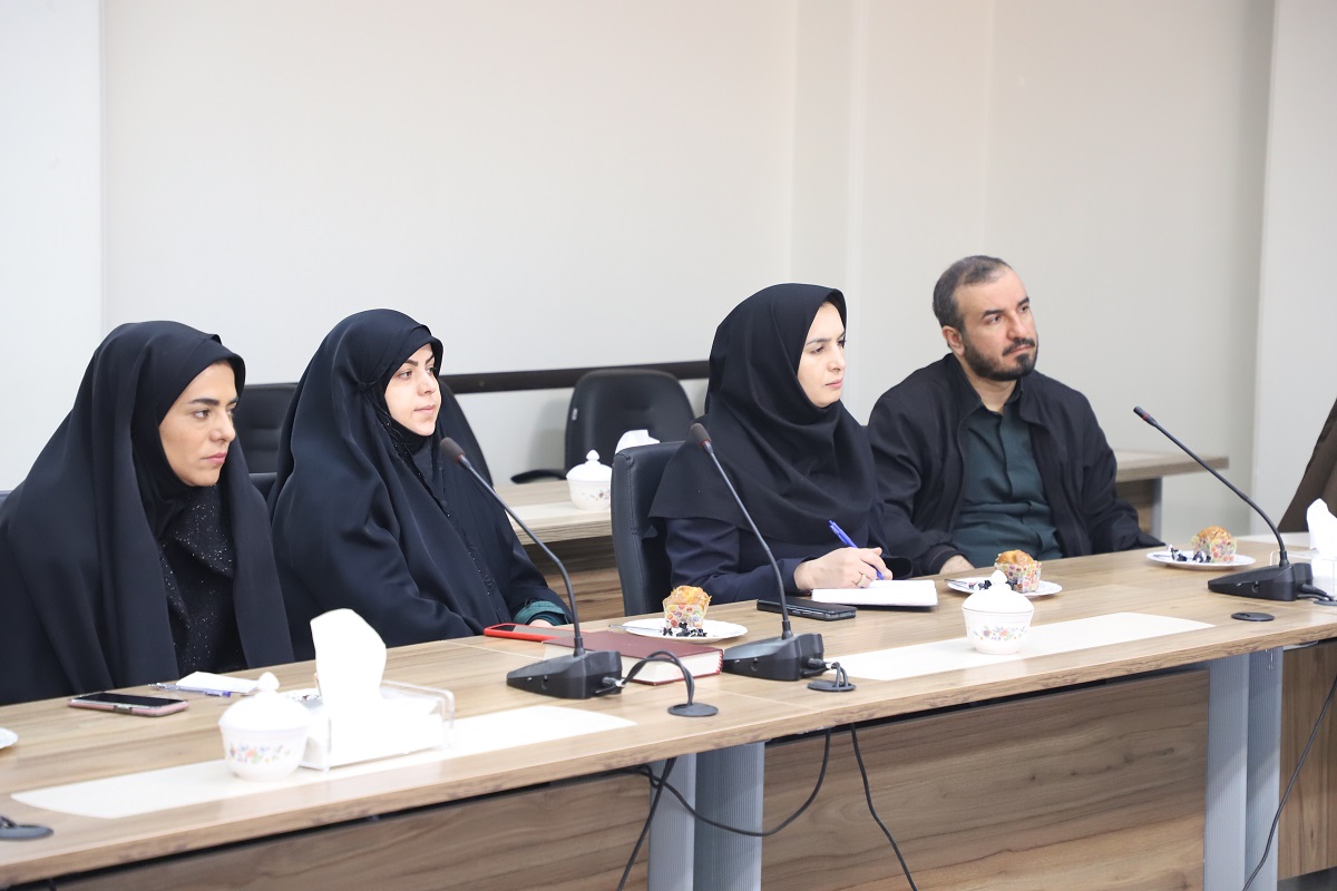 توجه به کتابخوانی، گام اول برای حل مشکلات جامعه است