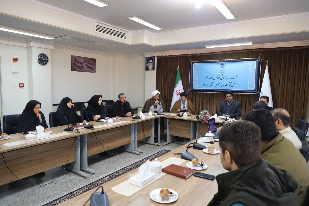 توجه به کتابخوانی، گام اول برای حل مشکلات جامعه است