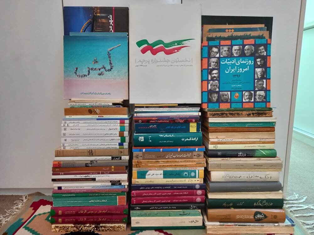 اهدای ۱۰۰ جلد از کتابهای کتابدار فقید به کتابخانه پارک شهر تهران