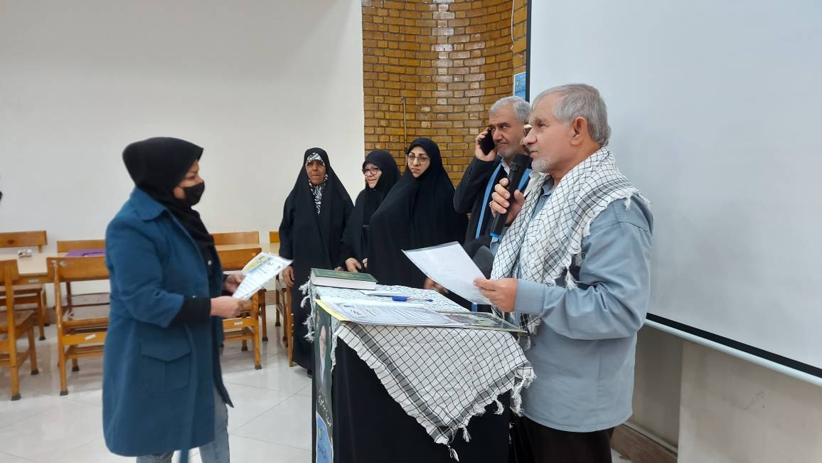 نشست تخصصی دفاع مقدس در کتابخانه شهید رجایی اهواز برگزار شد