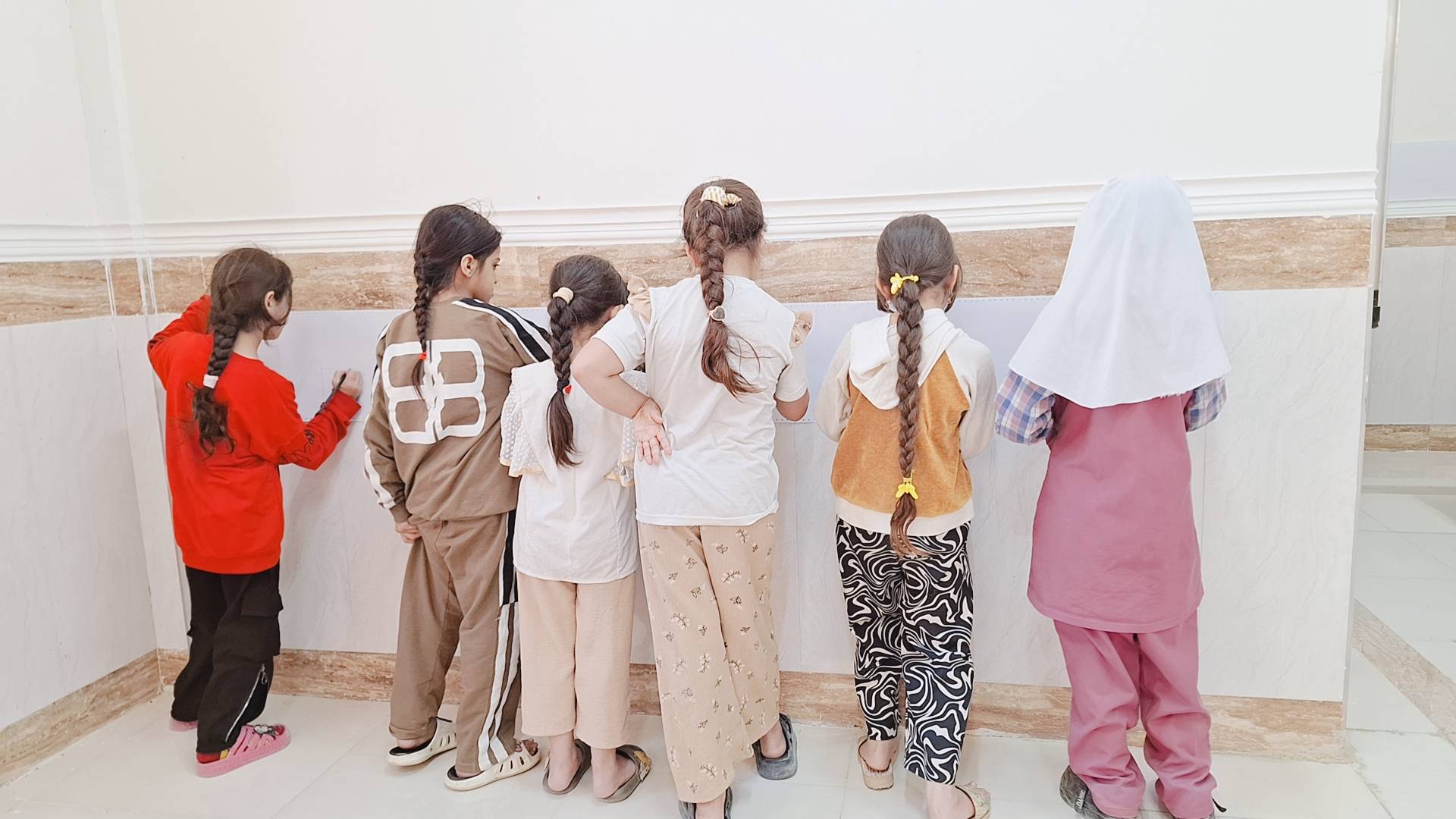 کتابخانه قلمچی خرمشهر میزبان مسابقه نقاشی دیواری داستان حضرت موسی(ع) شد