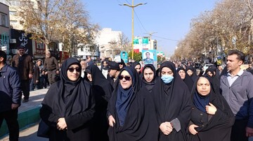 حضور مدیر کل اداره کتابخانه های لرستان و کارکنان این اداره در راهپیمایی و تشییع شهید امنیت