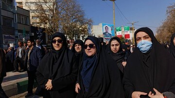 حضور مدیر کل اداره کتابخانه های لرستان و کارکنان این اداره در راهپیمایی و تشییع شهید امنیت