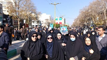 حضور مدیر کل اداره کتابخانه های لرستان و کارکنان این اداره در راهپیمایی و تشییع شهید امنیت