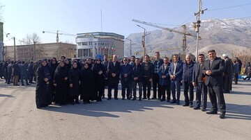 حضور مدیر کل اداره کتابخانه های لرستان و کارکنان این اداره در راهپیمایی و تشییع شهید امنیت