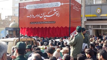 حضور مدیر کل اداره کتابخانه های لرستان و کارکنان این اداره در راهپیمایی و تشییع شهید امنیت