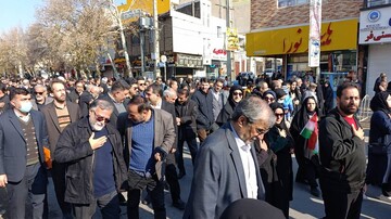 حضور مدیر کل اداره کتابخانه های لرستان و کارکنان این اداره در راهپیمایی و تشییع شهید امنیت