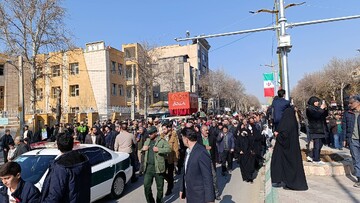 حضور مدیر کل اداره کتابخانه های لرستان و کارکنان این اداره در راهپیمایی و تشییع شهید امنیت