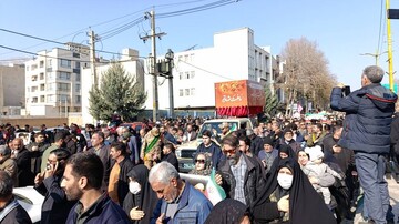 حضور مدیر کل اداره کتابخانه های لرستان و کارکنان این اداره در راهپیمایی و تشییع شهید امنیت