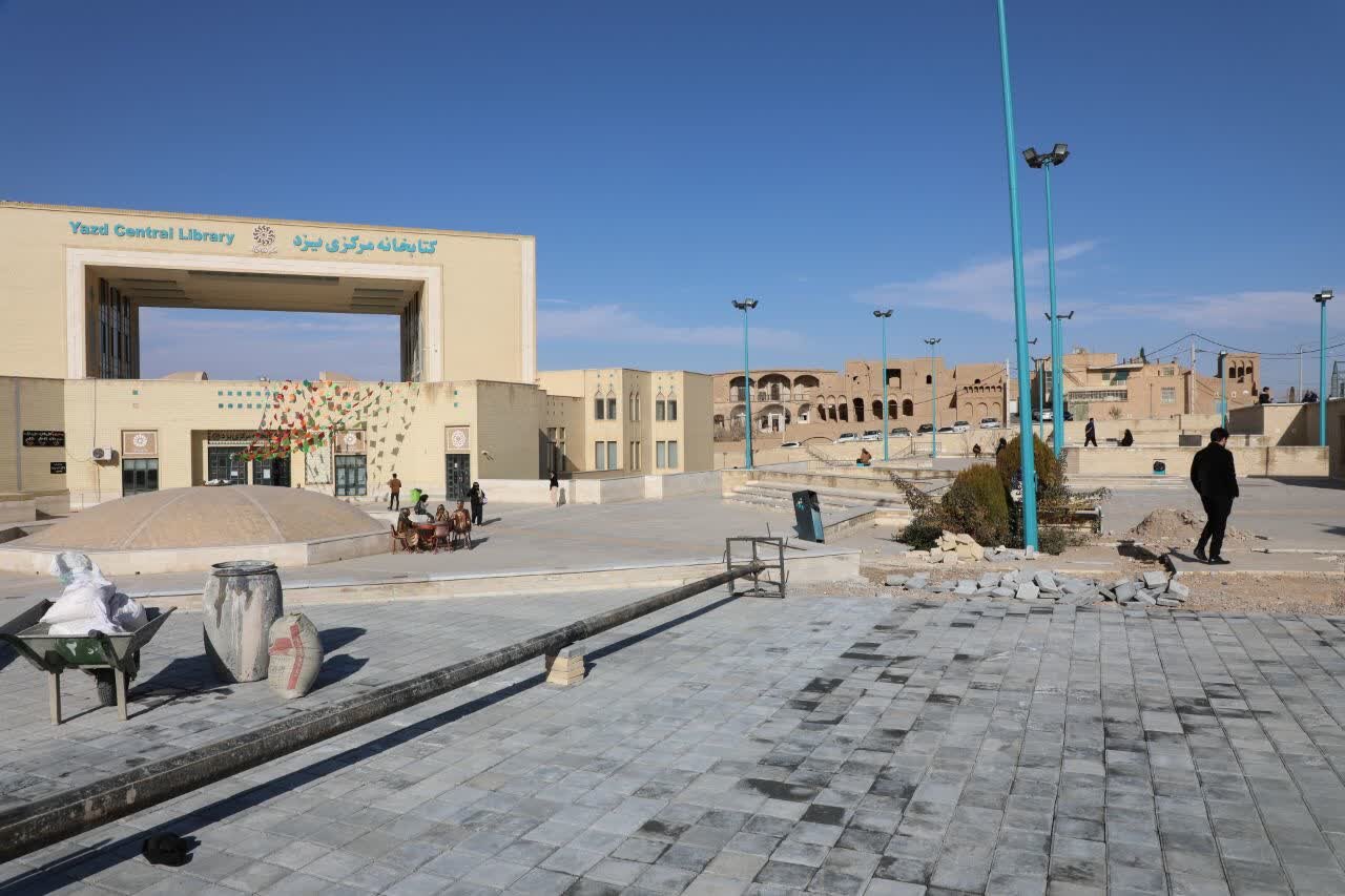 معاون عمرانی استاندار از کتابخانه مرکزی یزد بازدید کرد