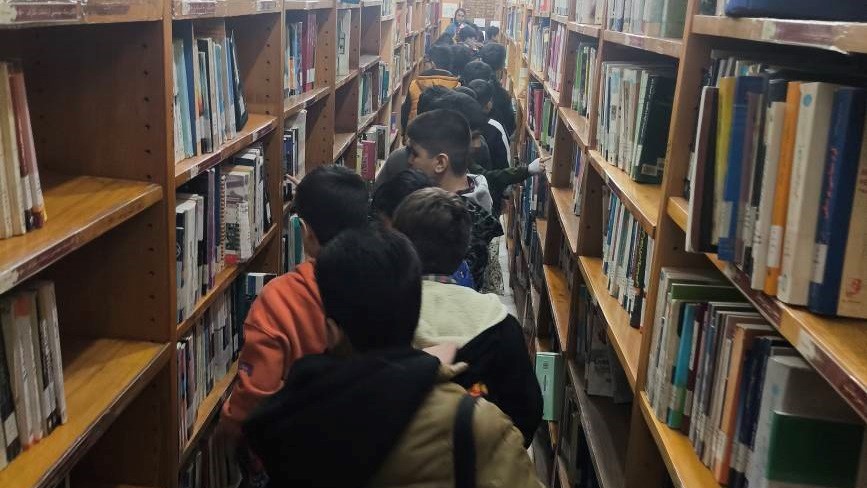 برنامههای ملی و فرهنگی برای دانشآموزان در کتابخانه شهید رجایی اهواز