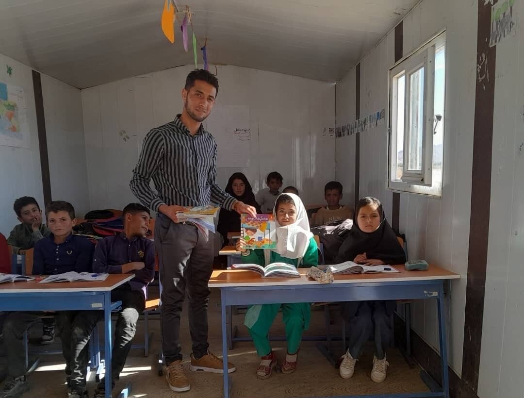 با طرح «آب و کتاب»، کتاب همراه با آب به عشایر فارس رسید