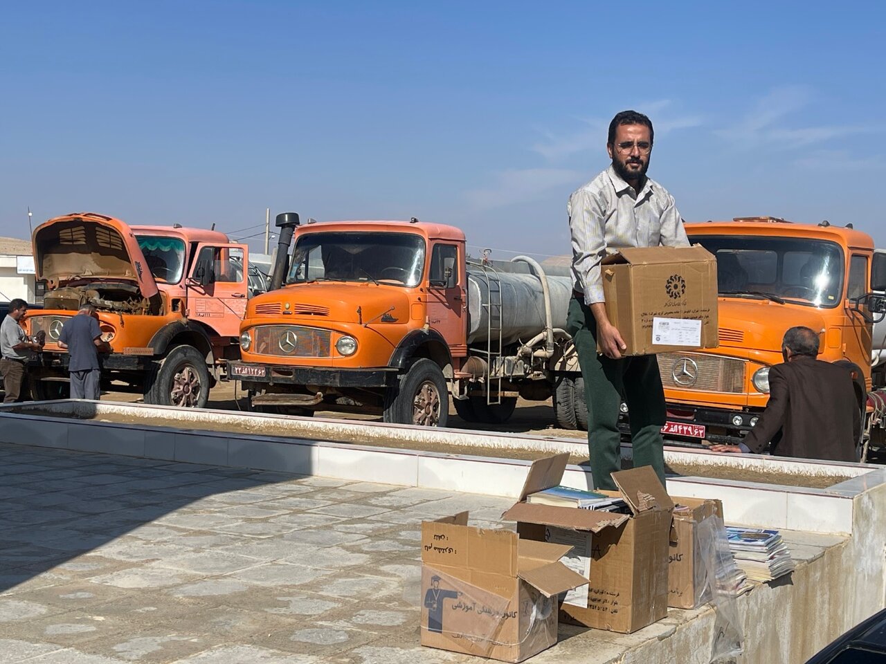 با طرح «آب و کتاب»، کتاب همراه با آب به عشایر فارس رسید