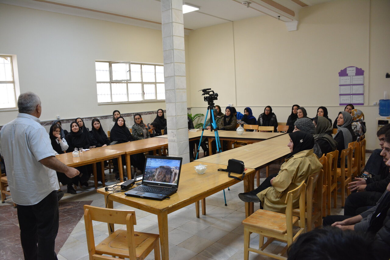 تاکید بر نیازسنجی محلی در اجرای برنامه‌های محله‌محور کتابخانه‌های عمومی