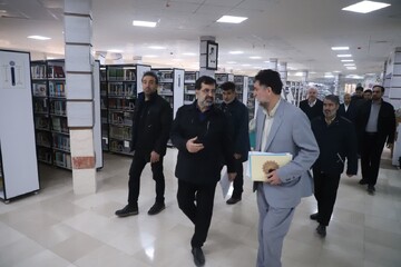 بازدید استاندار از کتابخانه مرکزی