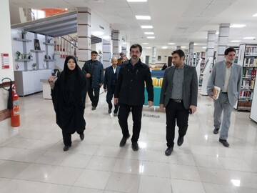 بازدید استاندار از کتابخانه مرکزی