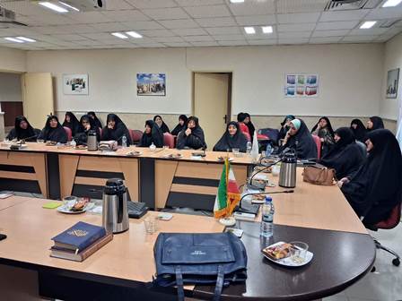 نشست تدبر و تبیین «شهدایی»؛ تلاوت آیات نور و روایت ایثار در سمنان