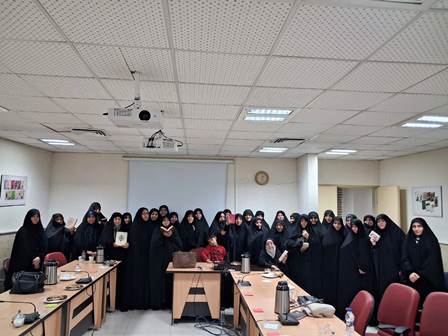 نشست تدبر و تبیین «شهدایی»؛ تلاوت آیات نور و روایت ایثار در سمنان