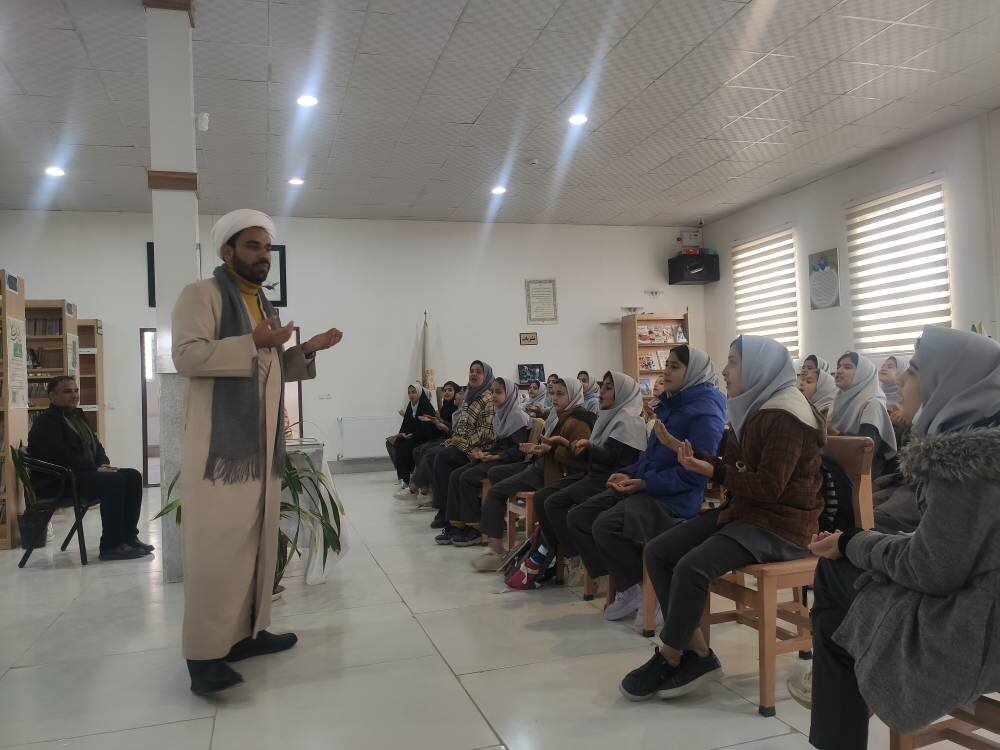 ویژه‌برنامه‌ای فرهنگی با محوریت قصه‌گویی قرآنی و مسابقه قرآن، در کتابخانه عمومی جلالی‌کندری