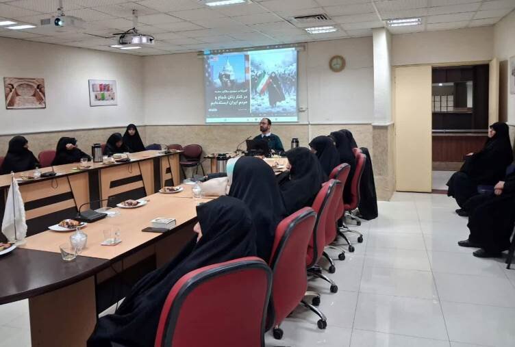 نشست تدبر و تبیین «شهدایی»؛ تلاوت آیات نور و روایت ایثار در سمنان