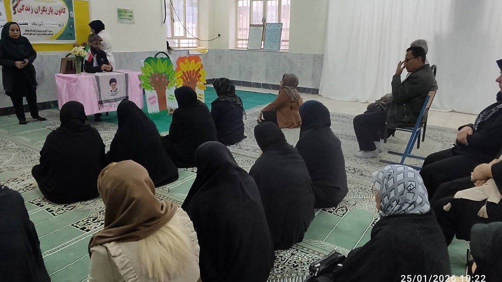 نشست فراکتابخانه‌ای «شکل‌گیری هویت فردی و اجتماعی فرزندان» در دودانگه برگزار شد