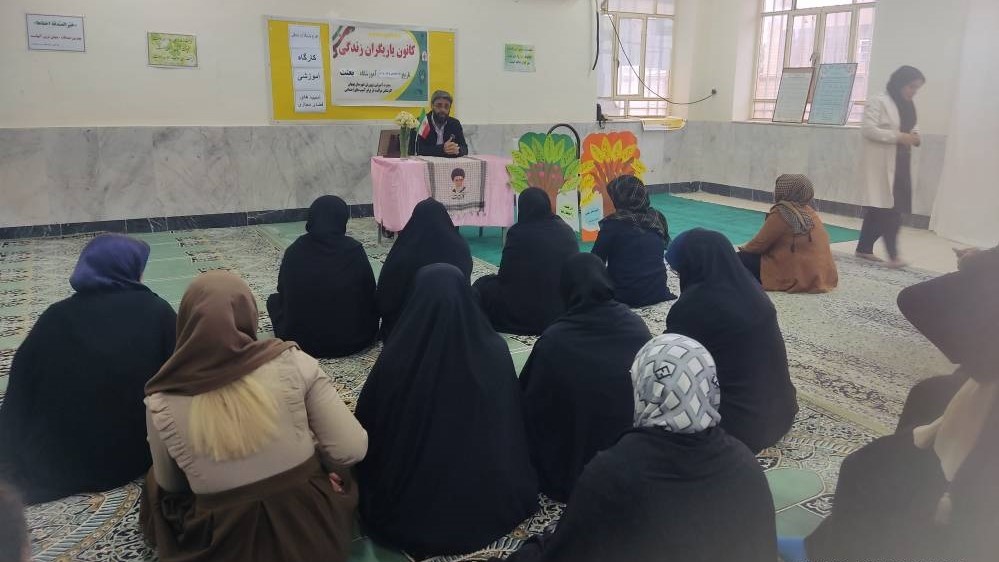 نشست فراکتابخانه‌ای «شکل‌گیری هویت فردی و اجتماعی فرزندان» در دودانگه برگزار شد