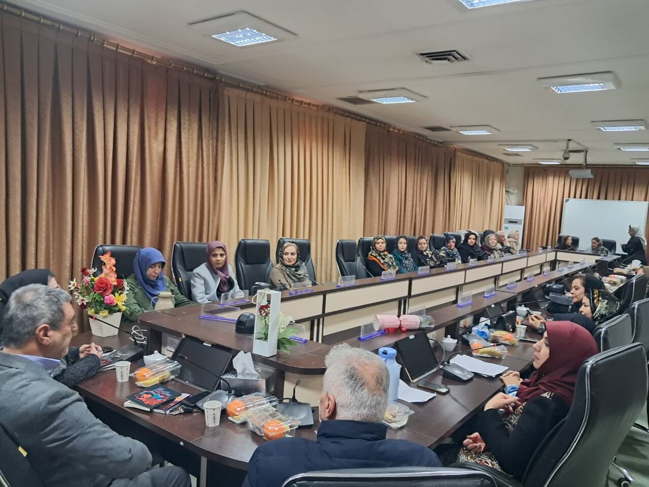 کتاب «صدای گریه پشت آوار» در کتابخانه مرکزی ارومیه رونمایی شد