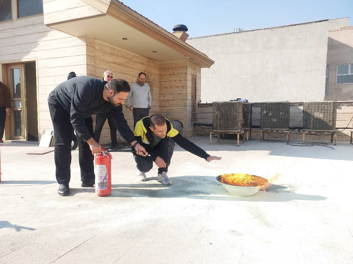 کارگاه آموزشی اطفاء حریق ویژه کارکنان اداره کل کتابخانه های عمومی استان برگزار شد