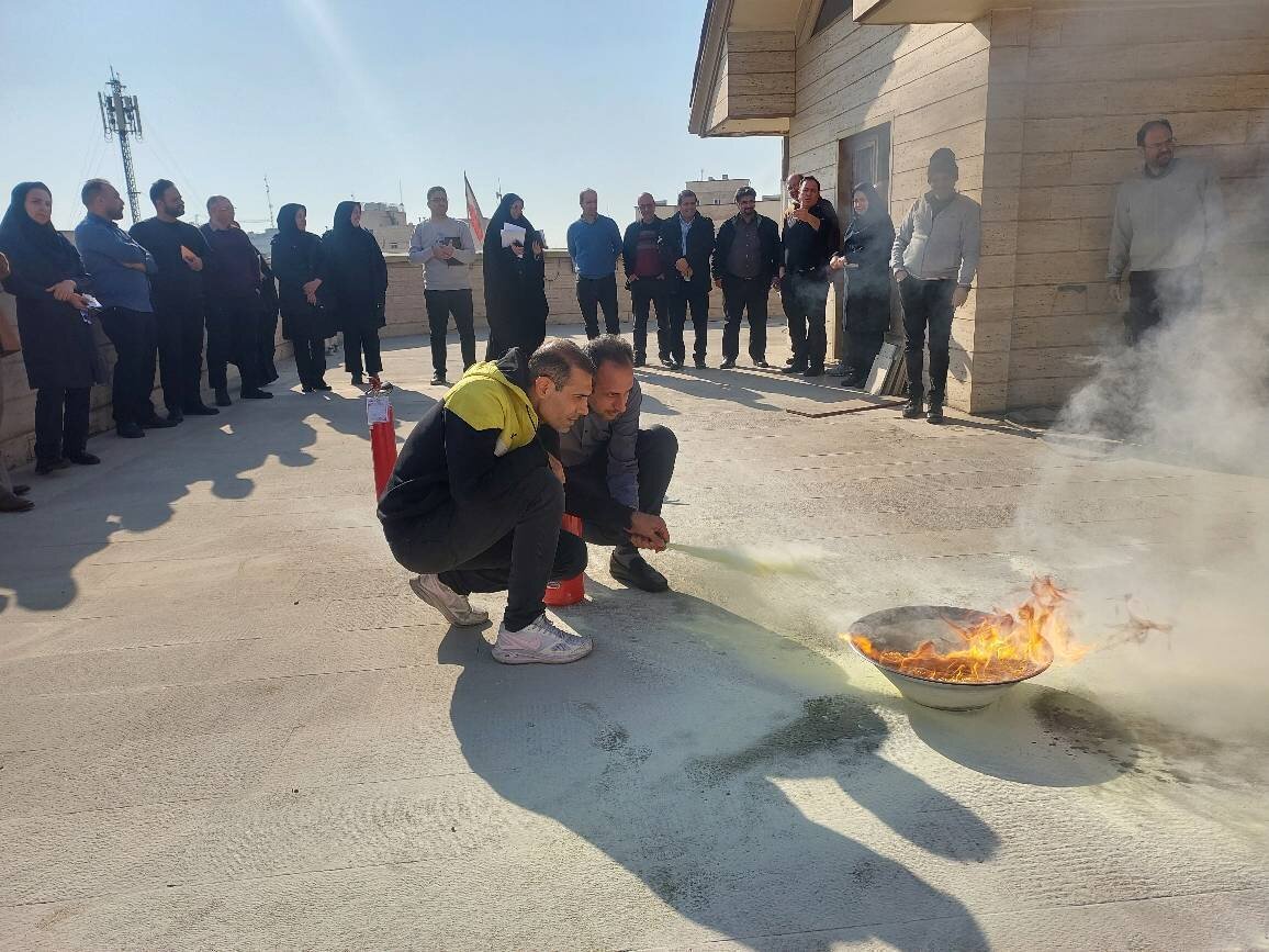 کارگاه آموزشی اطفاء حریق ویژه کارکنان اداره کل کتابخانه های عمومی استان برگزار شد