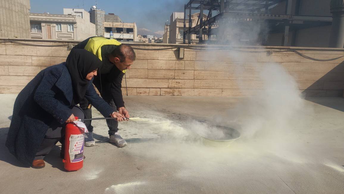 کارگاه آموزشی اطفاء حریق ویژه کارکنان اداره کل کتابخانه های عمومی استان برگزار شد