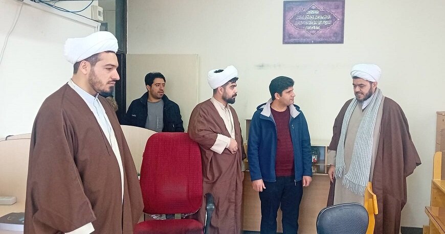 کتابخانه‌های عمومی، نقش انتقال فرهنگ و ارزش‌های‌ جامعه از نسلی به نسل دیگر را بر عهده دارند