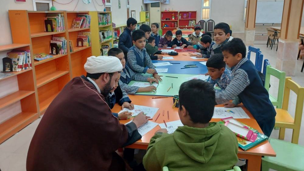 پیوند هنر، بازی و قرآن در کتابخانه شهید حدادعادل، تجربهای شیرین برای کودکان ساخت