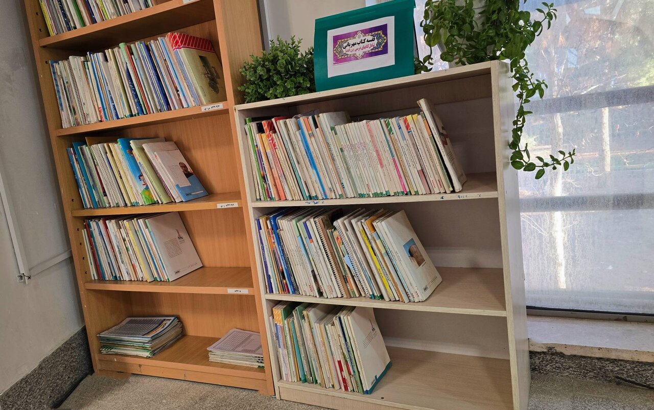 اجرای طرح «قفسه مهربانی» در کتابخانه شهید بهشتی آشخانه