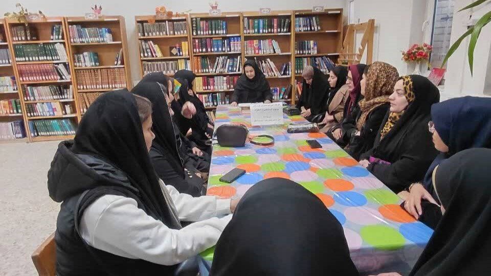 اجرای نشستها و کارگاههای فرهنگی و آموزشی در کتابخانههای عمومی کرمانشاه