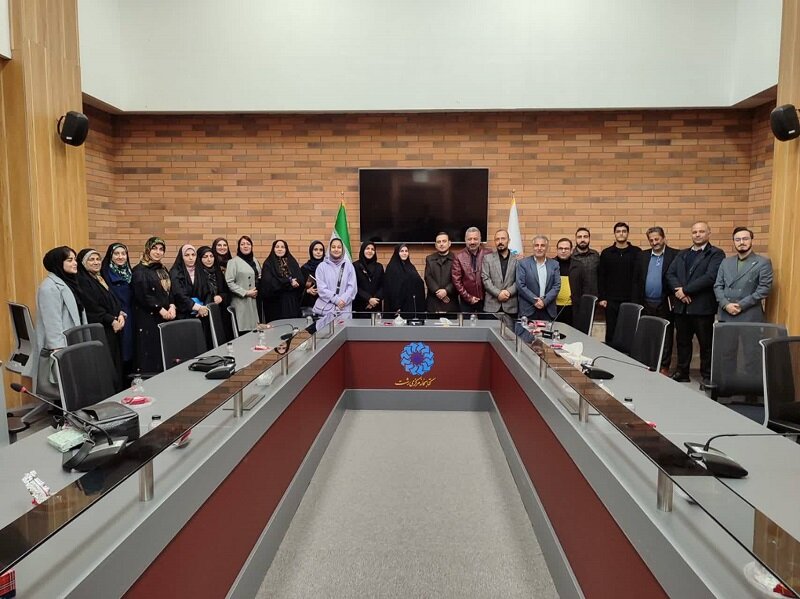 «عصر شعر وطن» در کتابخانه مرکزی رشت برگزار شد