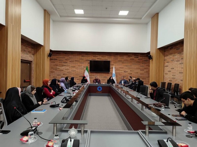 «عصر شعر وطن» در کتابخانه مرکزی رشت برگزار شد