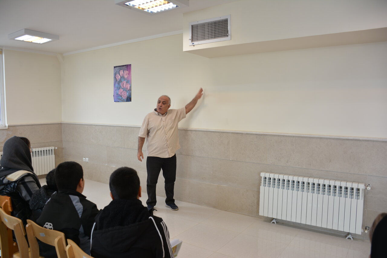 نشستهای آموزشی و محفل ادبی در کتابخانههای کرمانشاه برگزار شد