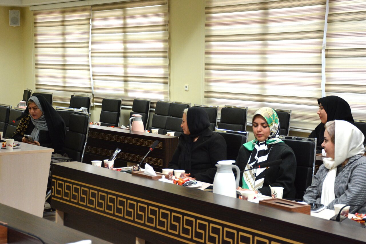 نشستهای آموزشی و محفل ادبی در کتابخانههای کرمانشاه برگزار شد