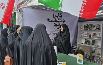 غرفه فرهنگی-ترویجی اداره کل کتابخانه‌های عمومی در اجلاسیه کنگره ملی ۱۲۰۰۰ شهید استان آذربایجان‌غربی