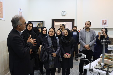 بازدید دستیاران جوان از کتابخانه مرکزی یزد