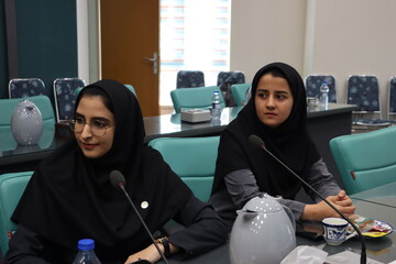 بازدید دستیاران جوان از کتابخانه مرکزی یزد