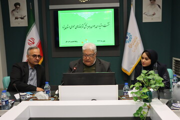 بازدید دستیاران جوان از کتابخانه مرکزی یزد