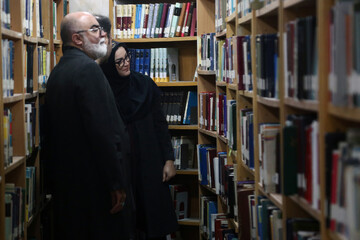 بازدید دبیرکل با همراهی محمد خلج؛ دستیار دبیرکل، معاونین و جمعی از مدیران نهاد از کتابخانه هفده شهریور