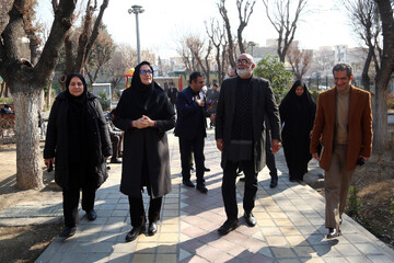 بازدید دبیرکل با همراهی محمد خلج؛ دستیار دبیرکل، معاونین و جمعی از مدیران نهاد از کتابخانه هفده شهریور