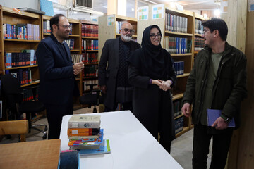 بازدید دبیرکل با همراهی محمد خلج؛ دستیار دبیرکل، معاونین و جمعی از مدیران نهاد از کتابخانه هفده شهریور