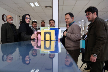 بازدید دبیرکل با همراهی محمد خلج؛ دستیار دبیرکل، معاونین و جمعی از مدیران نهاد از کتابخانه باباطاهر