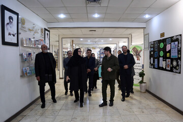 بازدید دبیرکل با همراهی محمد خلج؛ دستیار دبیرکل، معاونین و جمعی از مدیران نهاد از کتابخانه باباطاهر